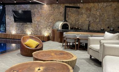 CASA PAROTA  ESPECTACULAR RESIDENCIA EN LOMAS DE COCOYOC