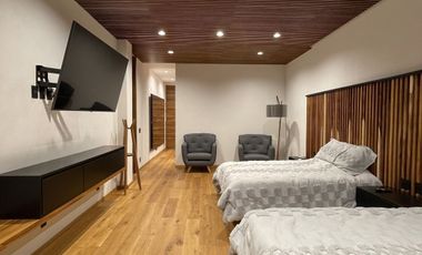CASA PAROTA  ESPECTACULAR RESIDENCIA EN LOMAS DE COCOYOC