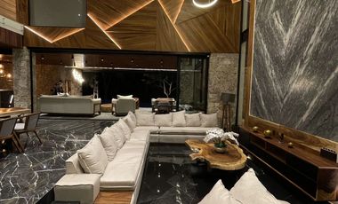 CASA PAROTA  ESPECTACULAR RESIDENCIA EN LOMAS DE COCOYOC