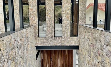 CASA PAROTA  ESPECTACULAR RESIDENCIA EN LOMAS DE COCOYOC