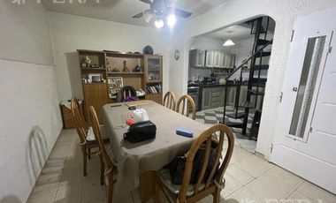 Venta de casa 4 ambientes con cochera en Wilde