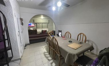Venta de casa 4 ambientes con cochera en Wilde