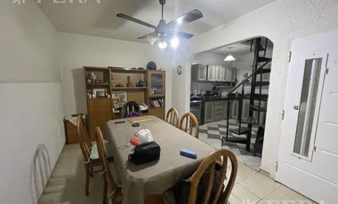 Venta de casa 4 ambientes con cochera en Wilde