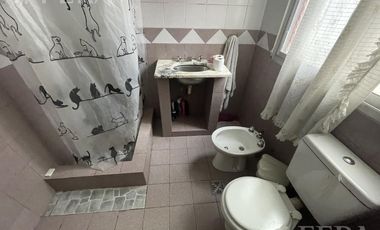 Venta de casa 4 ambientes con cochera en Wilde