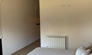 Excelente casa en una planta, 200 m construidos sobre 900 m de lote