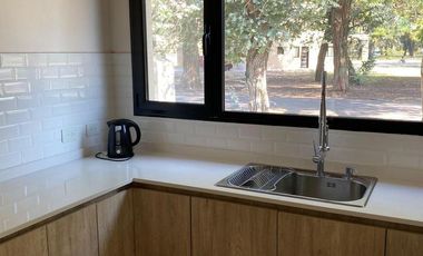 Excelente casa en una planta, 200 m construidos sobre 900 m de lote