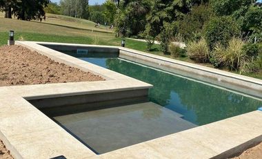 Excelente casa en una planta, 200 m construidos sobre 900 m de lote