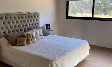 Excelente casa en una planta, 200 m construidos sobre 900 m de lote