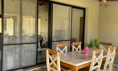 Excelente casa en una planta, 200 m construidos sobre 900 m de lote