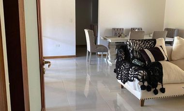 Excelente casa en una planta, 200 m construidos sobre 900 m de lote