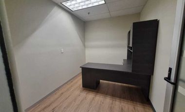 Oficina acondicionada en renta de 135m2 en edificio en Valle Oriente