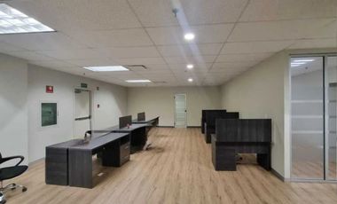 Oficina acondicionada en renta de 135m2 en edificio en Valle Oriente