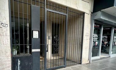 Departamento en  venta de 3 ambientes con dependencia