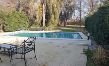 OPORTUNIDAD, Casa de 228m2 en Las Praderas de Lujan