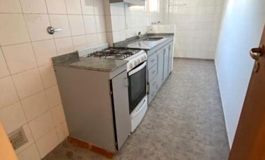 EXCELENTE DPTO. EN DUPLEX CON COCHERA CUBIERTA A MTS DE PARANA