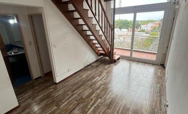 EXCELENTE DPTO. EN DUPLEX CON COCHERA CUBIERTA A MTS DE PARANA