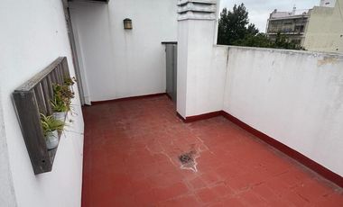 EXCELENTE DPTO. EN DUPLEX CON COCHERA CUBIERTA A MTS DE PARANA