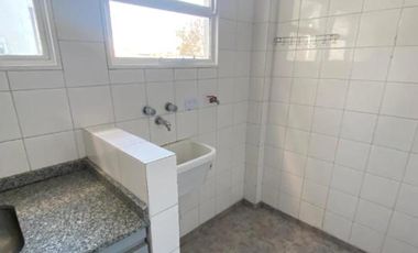 EXCELENTE DPTO. EN DUPLEX CON COCHERA CUBIERTA A MTS DE PARANA