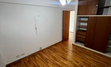 EXCELENTE DPTO. EN DUPLEX CON COCHERA CUBIERTA A MTS DE PARANA