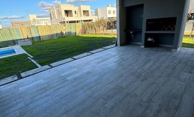 CASA  4AMB C/ PILETA - LAGOS DE CANNING 2 - CANNING