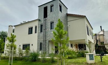 Excelente Casa en Las Praderas De Lujan A estrenar