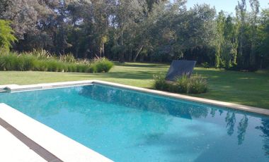 Magnifica Casa en dos plantas sobre terreno de 1441m - Praderas de Lujan
