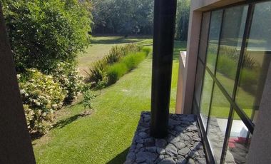 Magnifica Casa en dos plantas sobre terreno de 1441m - Praderas de Lujan