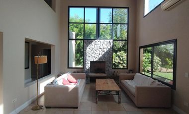 Magnifica Casa en dos plantas sobre terreno de 1441m - Praderas de Lujan