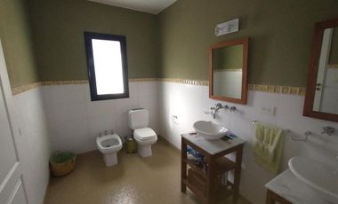 Magnifica Casa en dos plantas sobre terreno de 1441m - Praderas de Lujan
