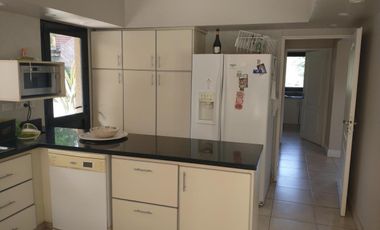 Magnifica Casa en dos plantas sobre terreno de 1441m - Praderas de Lujan