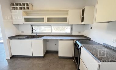 Casa en venta / alquiler, con pileta. Barrio Cerrado de Escobar, G.B.A. Zona Norte