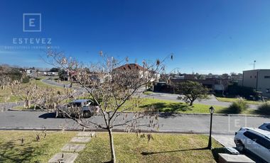 Casa en venta / alquiler, con pileta. Barrio Cerrado de Escobar, G.B.A. Zona Norte