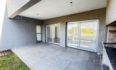 Casa en venta / alquiler, con pileta. Barrio Cerrado de Escobar, G.B.A. Zona Norte