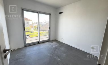 Casa en venta / alquiler, con pileta. Barrio Cerrado de Escobar, G.B.A. Zona Norte