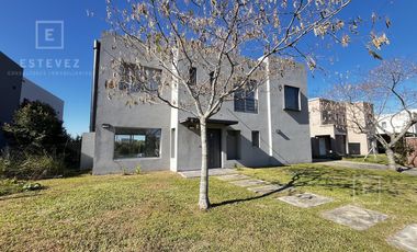 Casa en venta / alquiler, con pileta. Barrio Cerrado de Escobar, G.B.A. Zona Norte