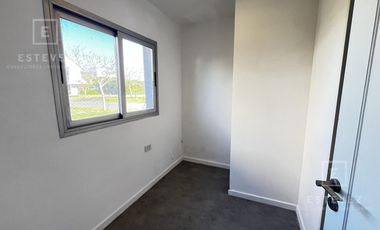 Casa en venta / alquiler, con pileta. Barrio Cerrado de Escobar, G.B.A. Zona Norte
