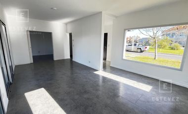 Casa en venta / alquiler, con pileta. Barrio Cerrado de Escobar, G.B.A. Zona Norte
