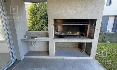 Casa en venta / alquiler, con pileta. Barrio Cerrado de Escobar, G.B.A. Zona Norte