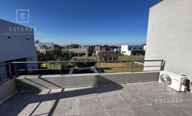 Casa en venta / alquiler, con pileta. Barrio Cerrado de Escobar, G.B.A. Zona Norte