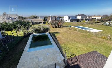 Casa en venta / alquiler, con pileta. Barrio Cerrado de Escobar, G.B.A. Zona Norte