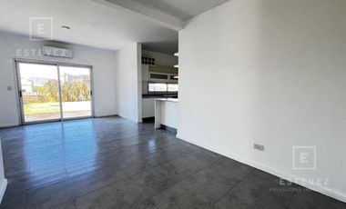 Casa en venta / alquiler, con pileta. Barrio Cerrado de Escobar, G.B.A. Zona Norte
