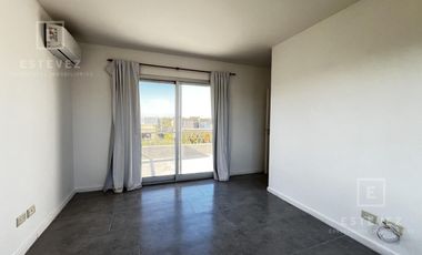 Casa en venta / alquiler, con pileta. Barrio Cerrado de Escobar, G.B.A. Zona Norte