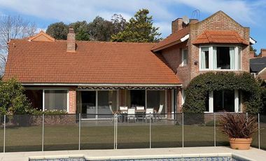 CASA EN VENTA EN LAS PRADERAS - LUJAN