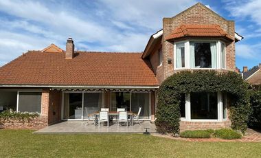 CASA EN VENTA EN LAS PRADERAS - LUJAN