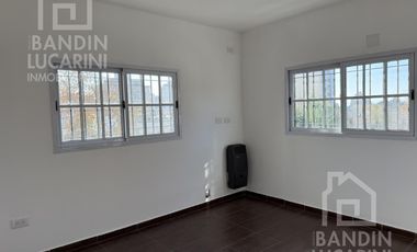 Departamento en  Planta Alta de 3 ambientes. Dos baños. Patio y terraza.