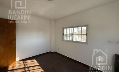Departamento en  Planta Alta de 3 ambientes. Dos baños. Patio y terraza.