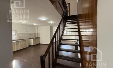 Departamento en  Planta Alta de 3 ambientes. Dos baños. Patio y terraza.