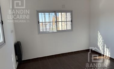 Departamento en  Planta Alta de 3 ambientes. Dos baños. Patio y terraza.