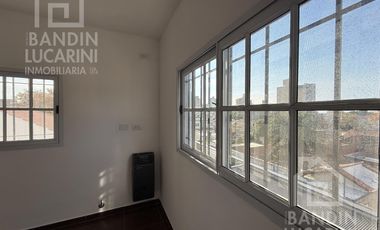 Departamento en  Planta Alta de 3 ambientes. Dos baños. Patio y terraza.