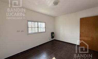 Departamento en  Planta Alta de 3 ambientes. Dos baños. Patio y terraza.